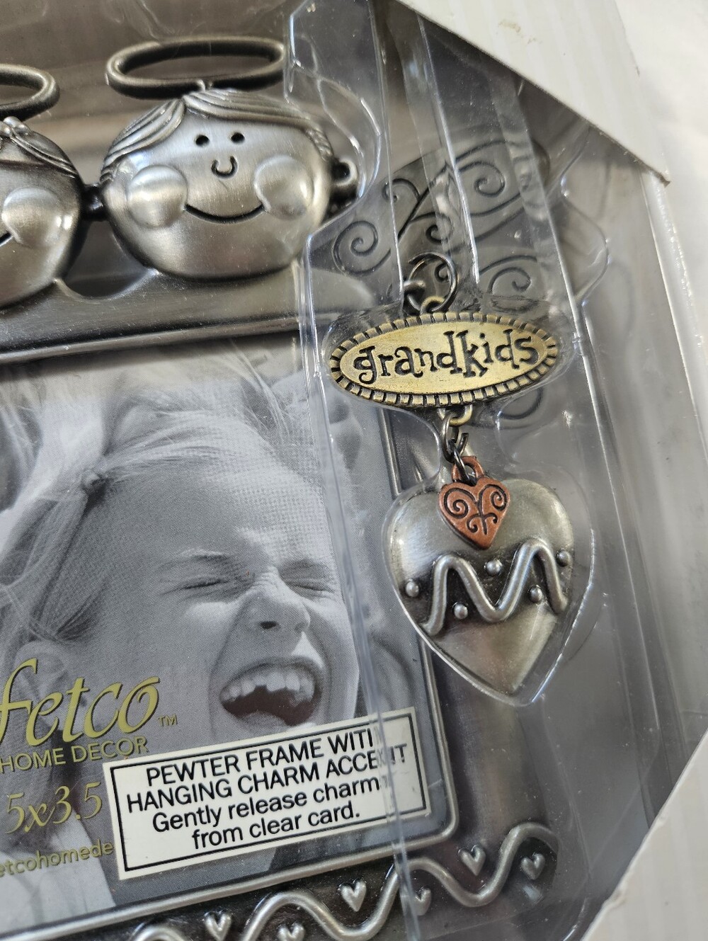 Grandkids 3.5x5" pewter photo frame with charm and 3 angels - Picture 3 of 7